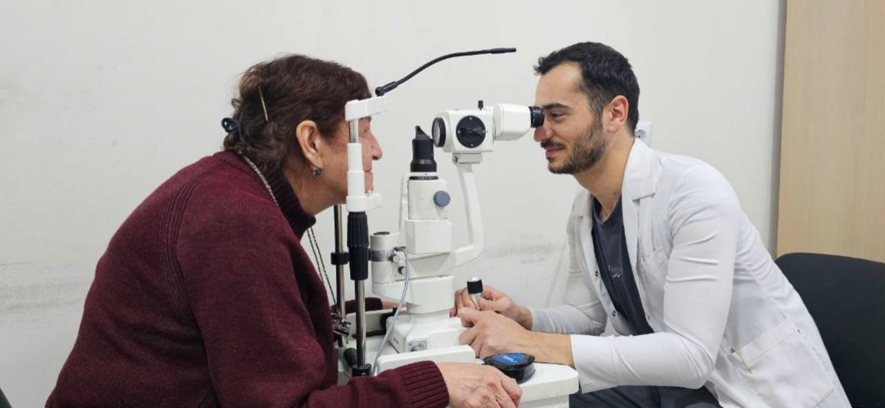 ოფთალმოლოგის ვიზიტი სახლში